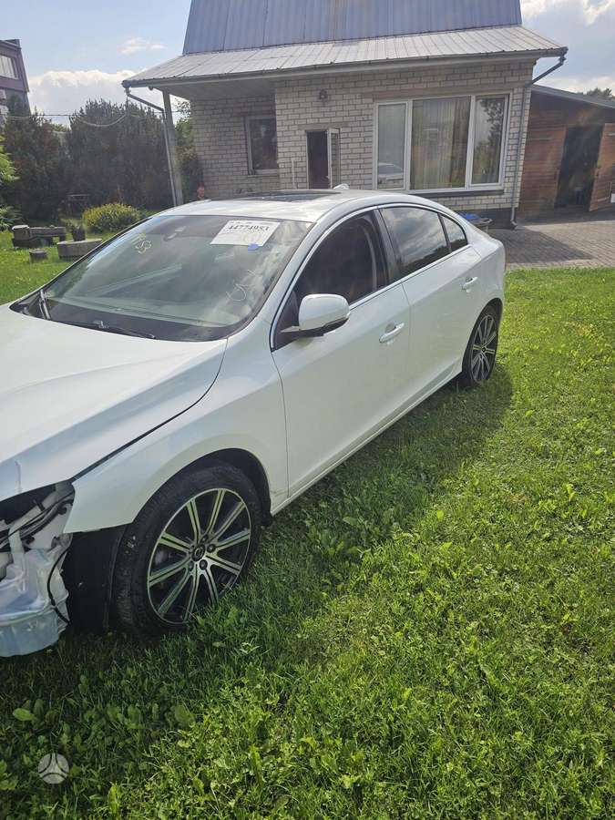 Volvo S60, 2.5 l., hatchback