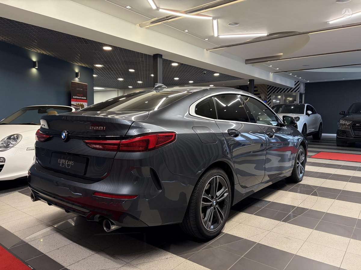 BMW 228, 2.0 l., Седан