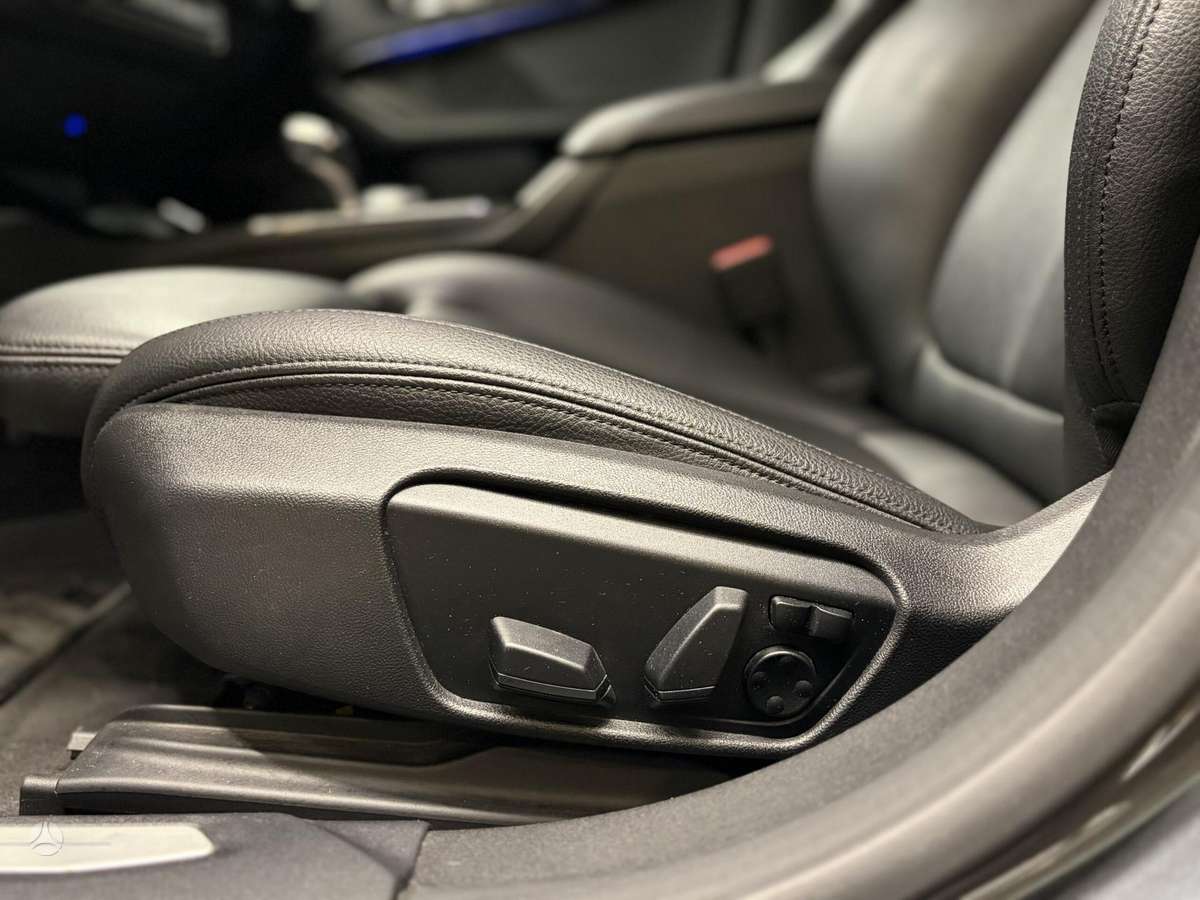 BMW 228, 2.0 l., Седан