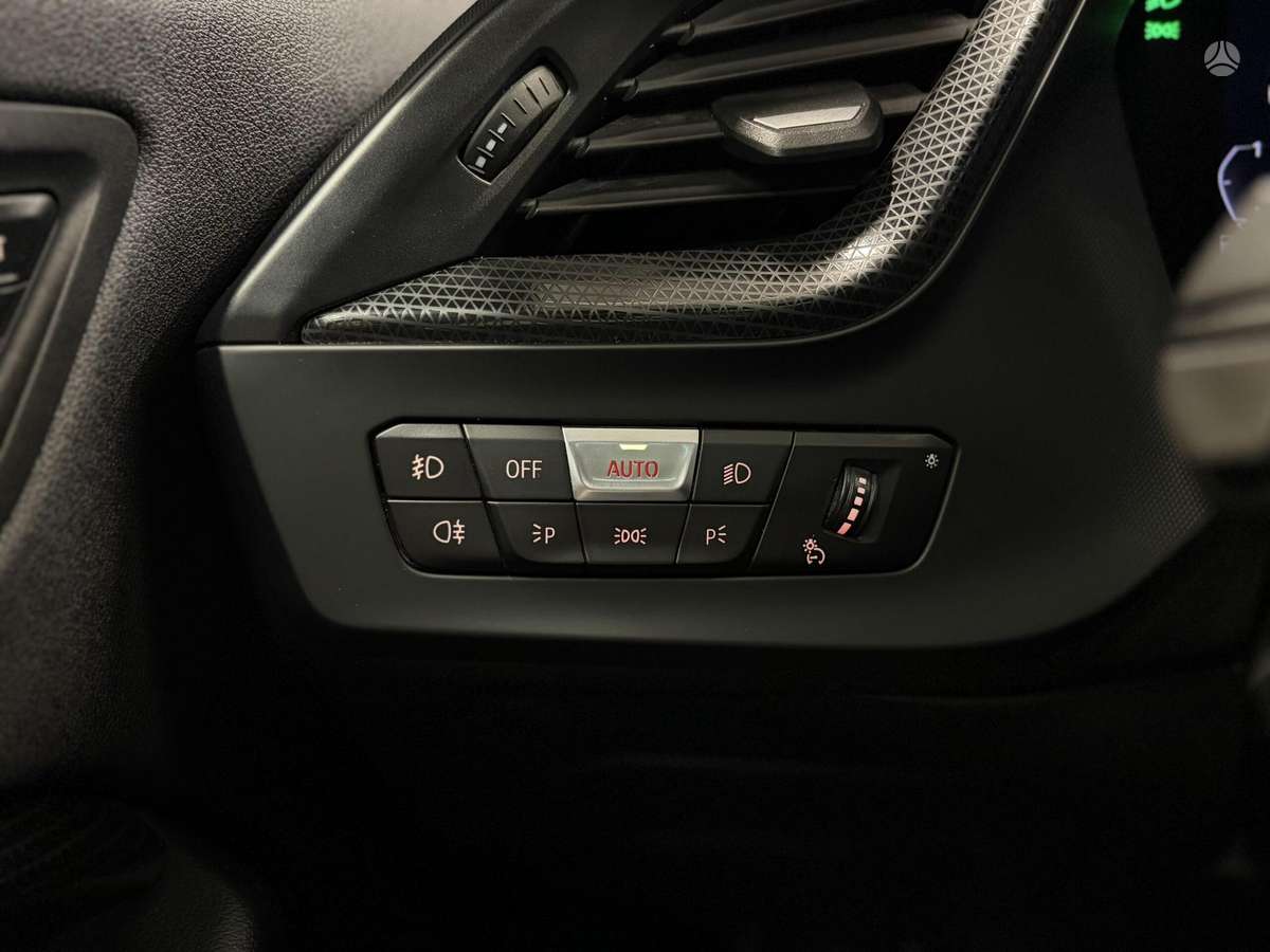 BMW 228, 2.0 l., Седан
