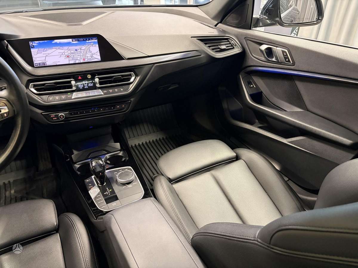 BMW 228, 2.0 l., Седан