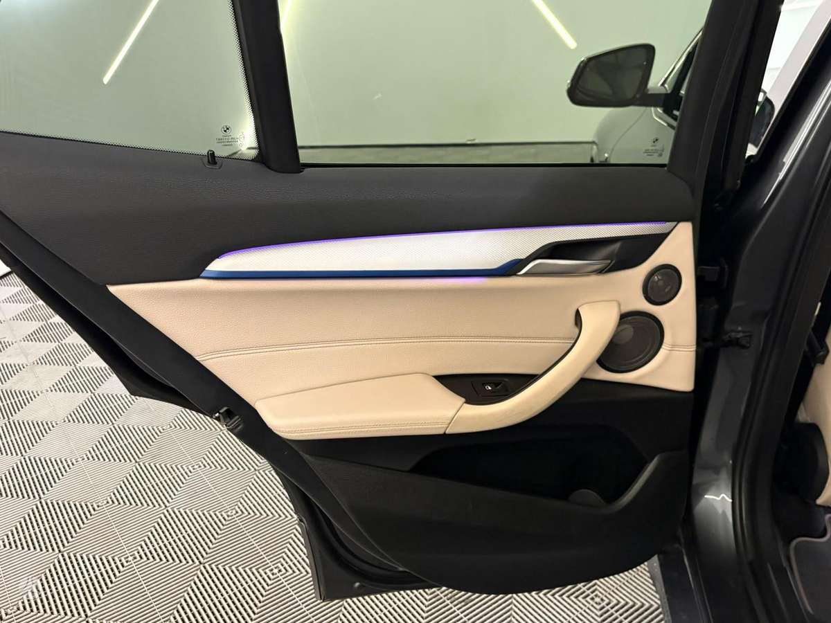 BMW X2, 1.5 l., off-road / crossover