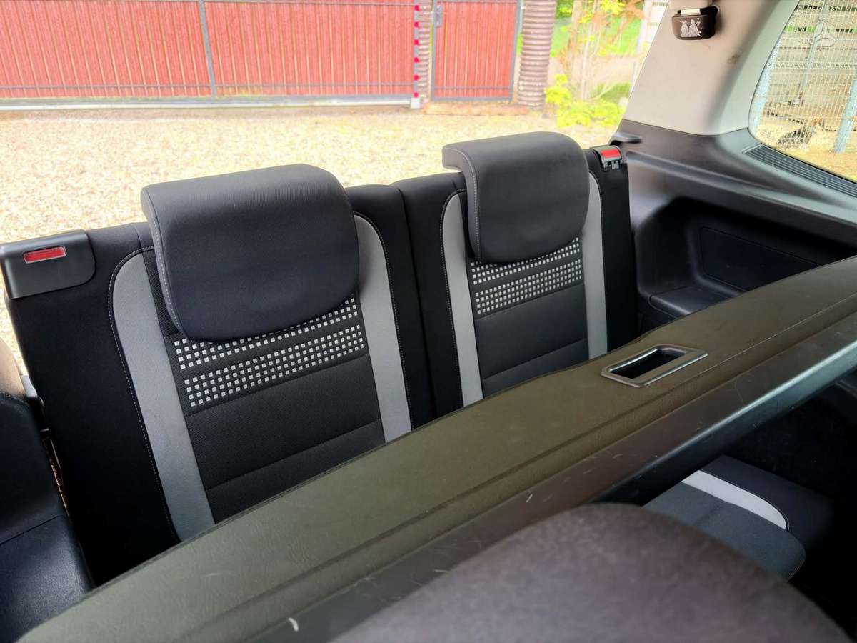 Volkswagen Touran - 4