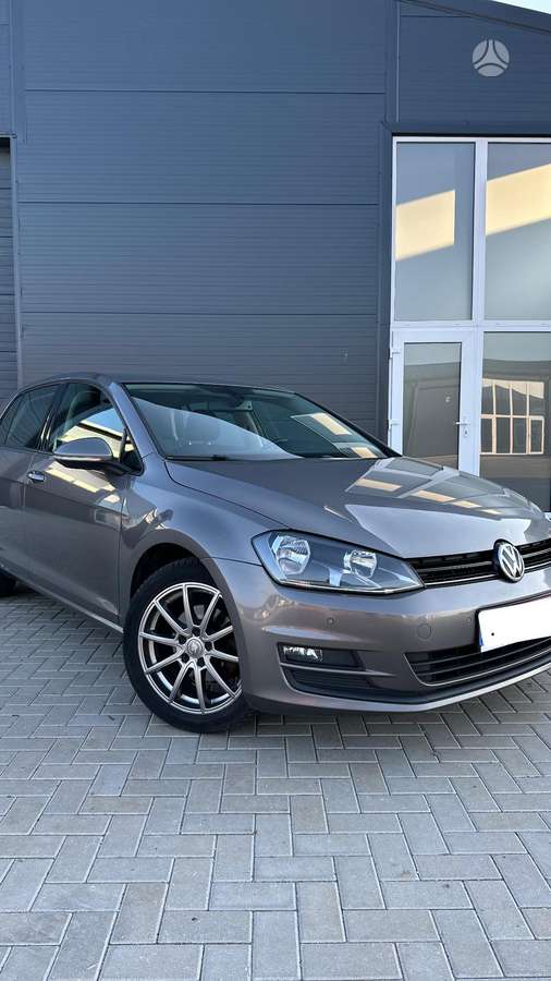 Volkswagen Golf - 1