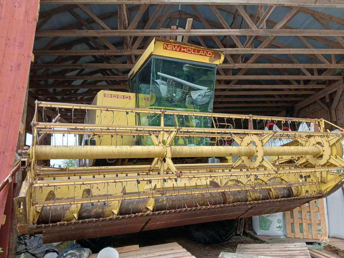 New Holland 8060, combine harvesters