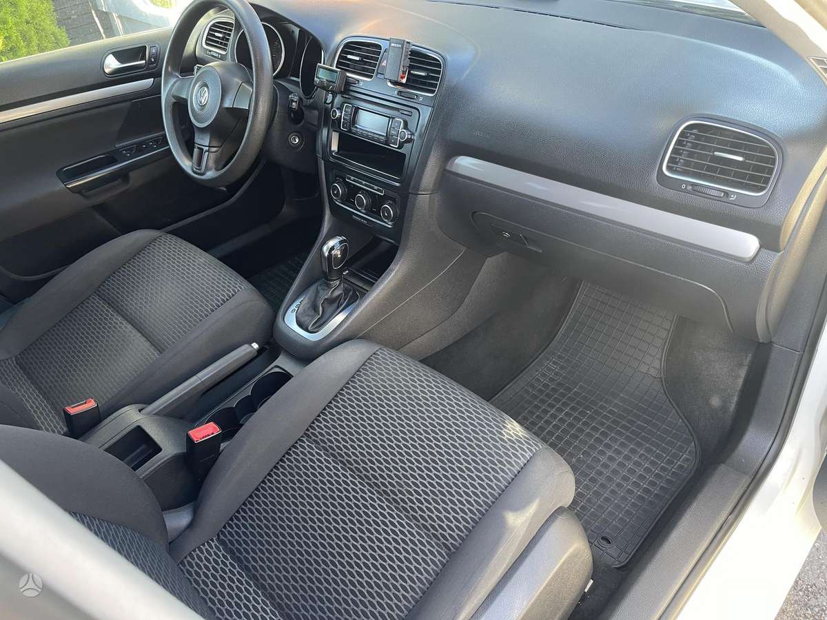 Volkswagen Golf - 8