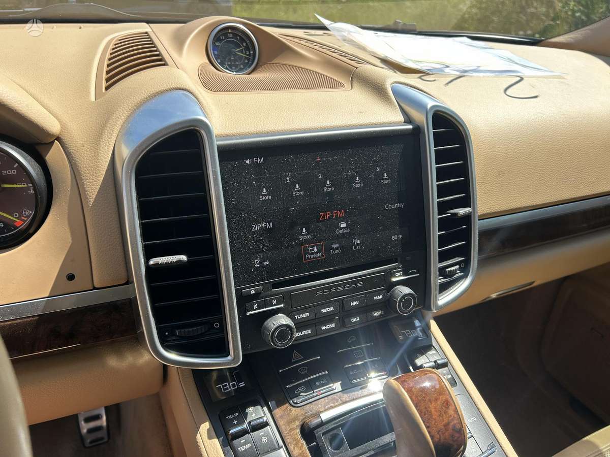 Porsche Cayenne dalimis