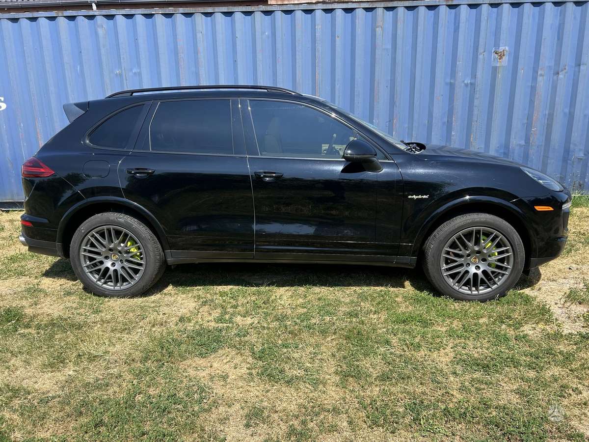 Porsche Cayenne rezerves daļās