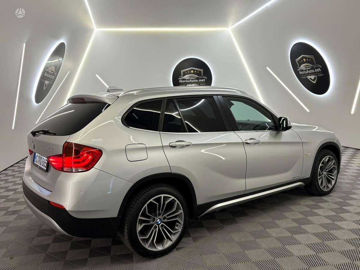 BMW X1, 2.0 l., off-road / crossover