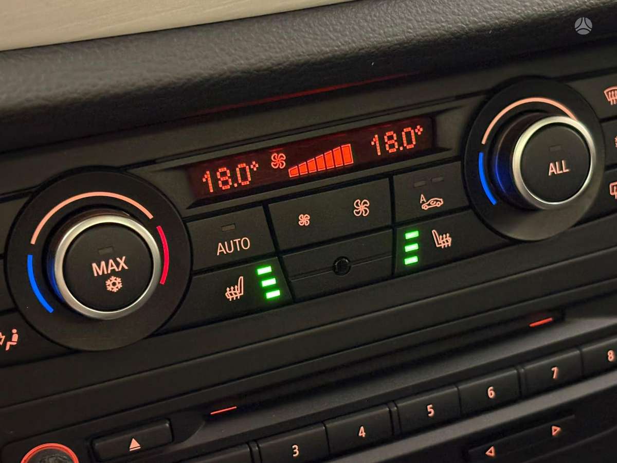 BMW X1, 2.0 l., off-road / crossover