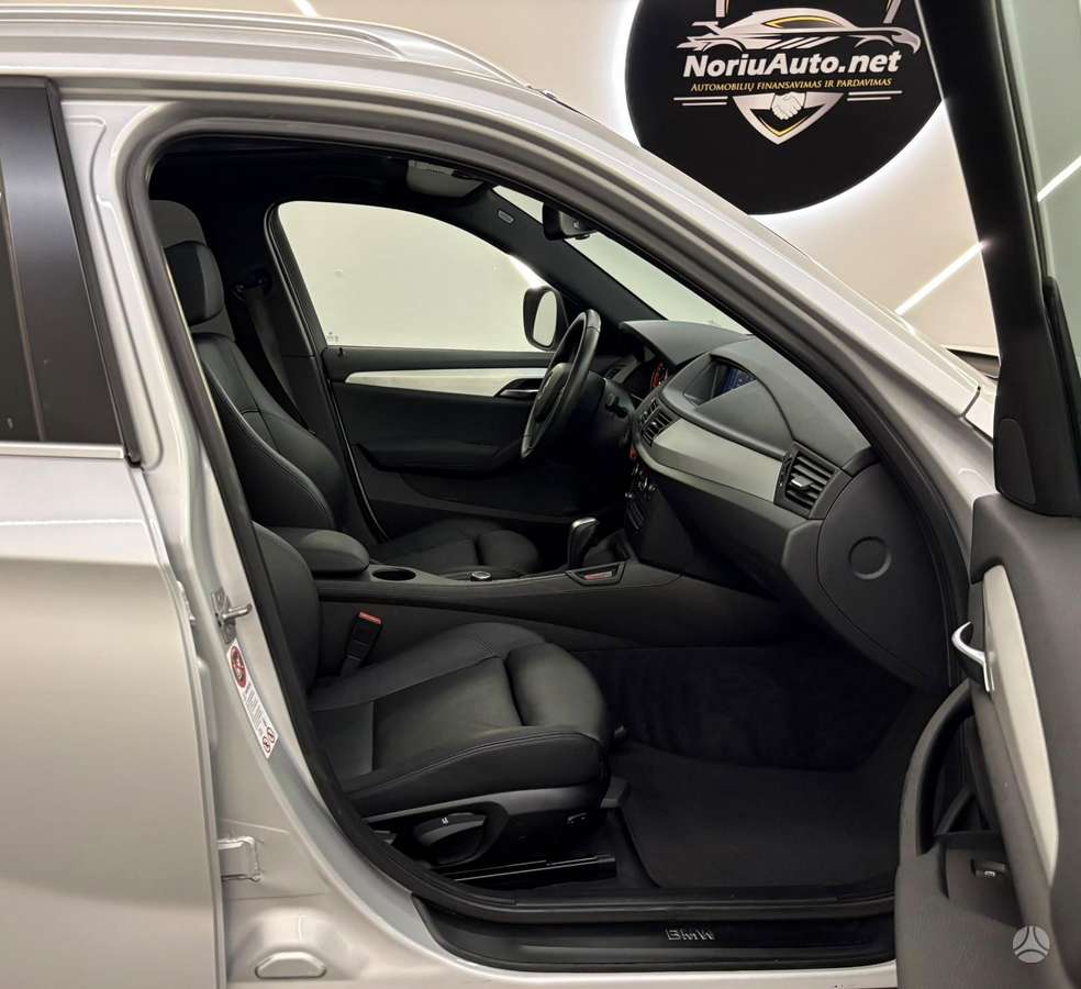 BMW X1, 2.0 l., off-road / crossover