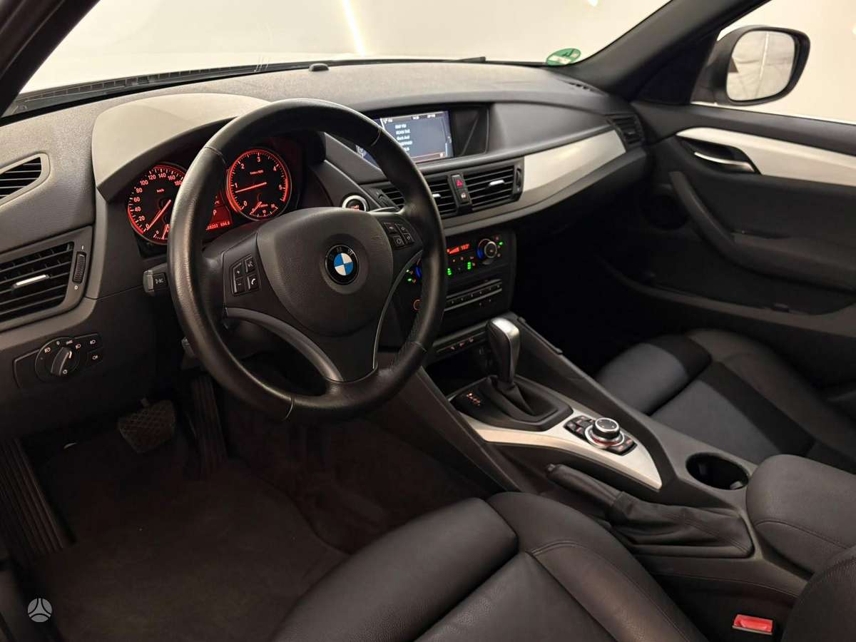 BMW X1, 2.0 l., off-road / crossover