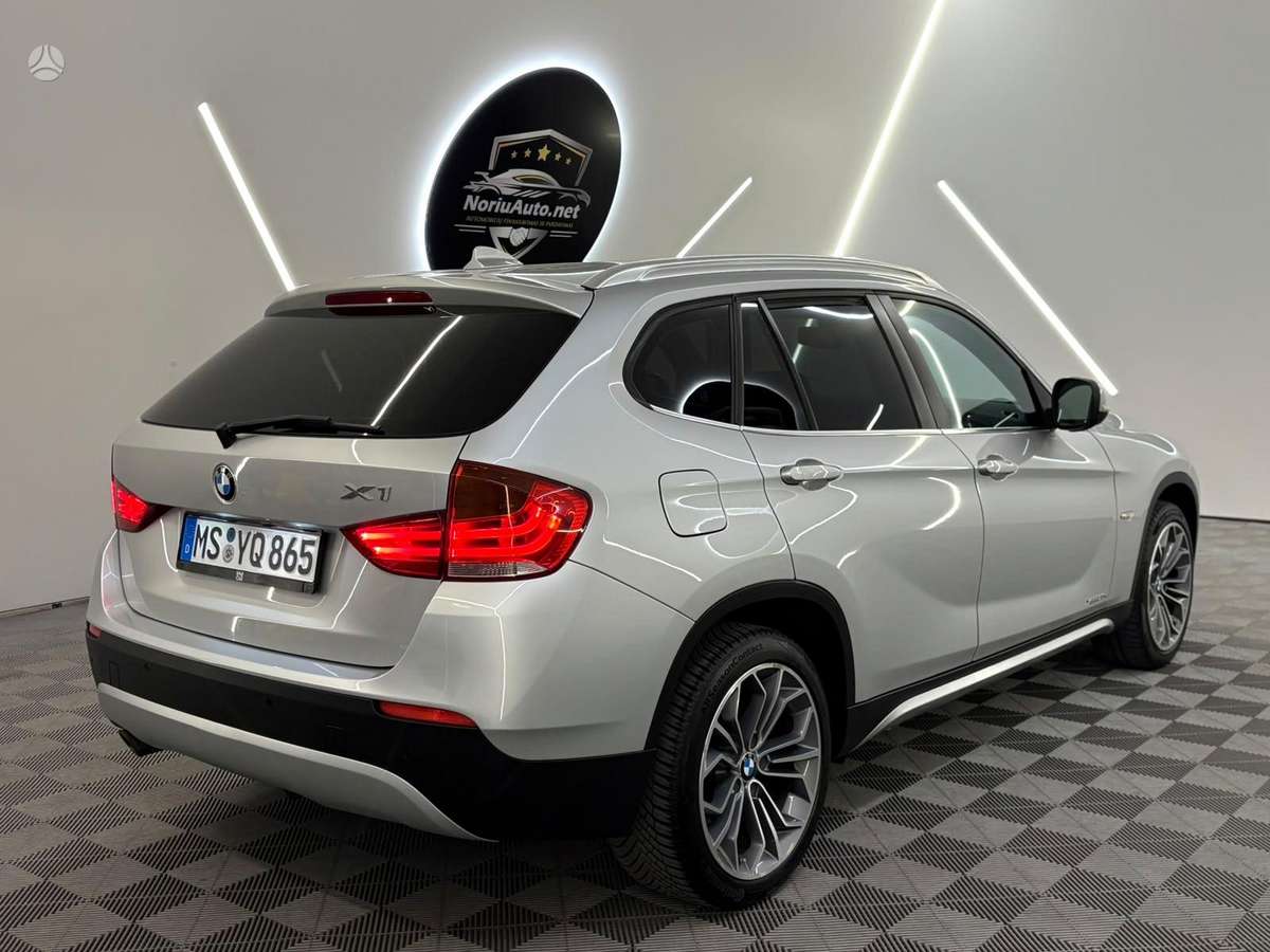 BMW X1, 2.0 l., off-road / crossover