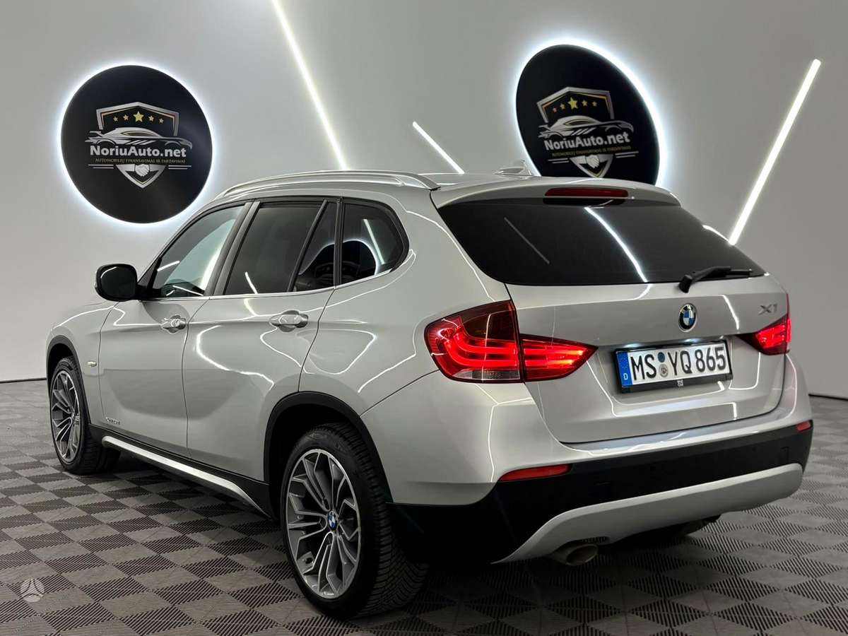 BMW X1, 2.0 l., off-road / crossover