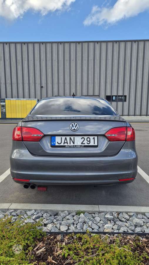 Volkswagen Jetta - 3