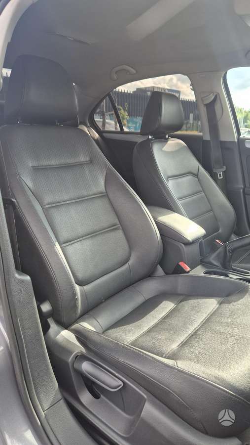 Volkswagen Jetta, 2.0 l., Седан