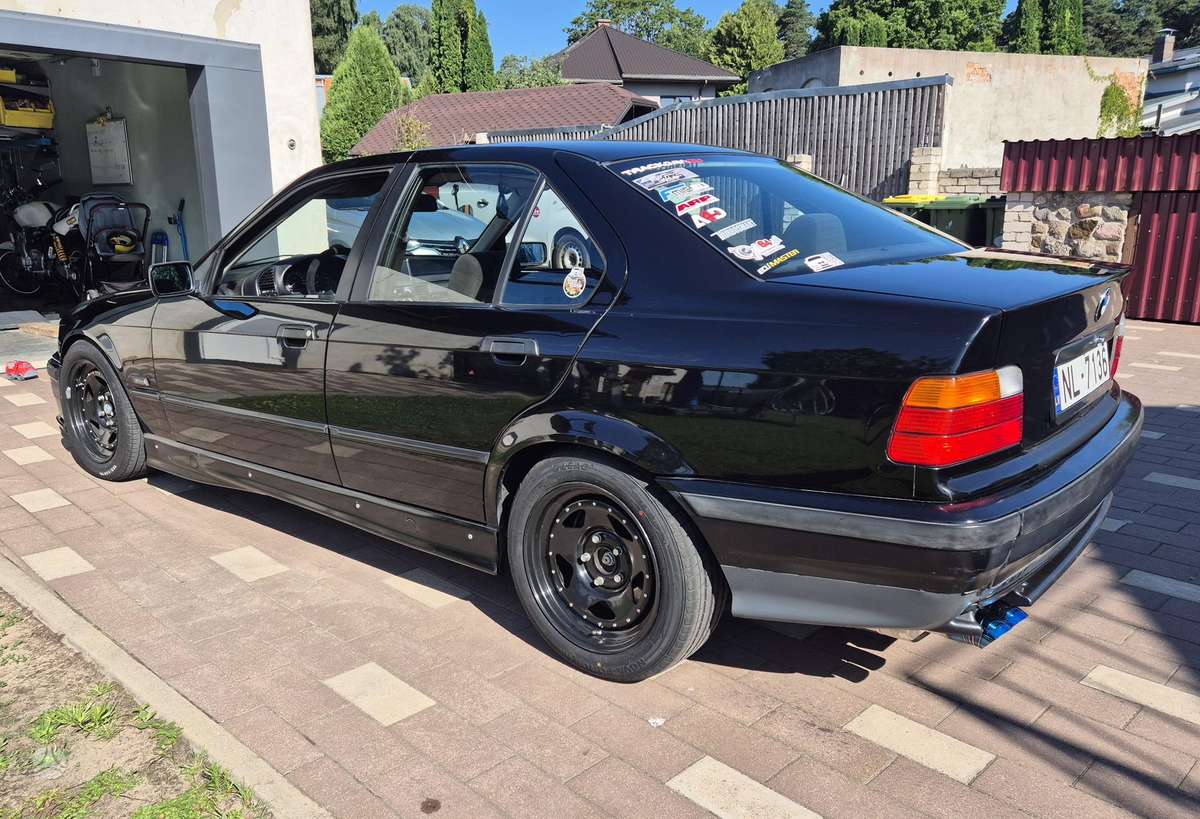 BMW 325, 2.5 l., Седан