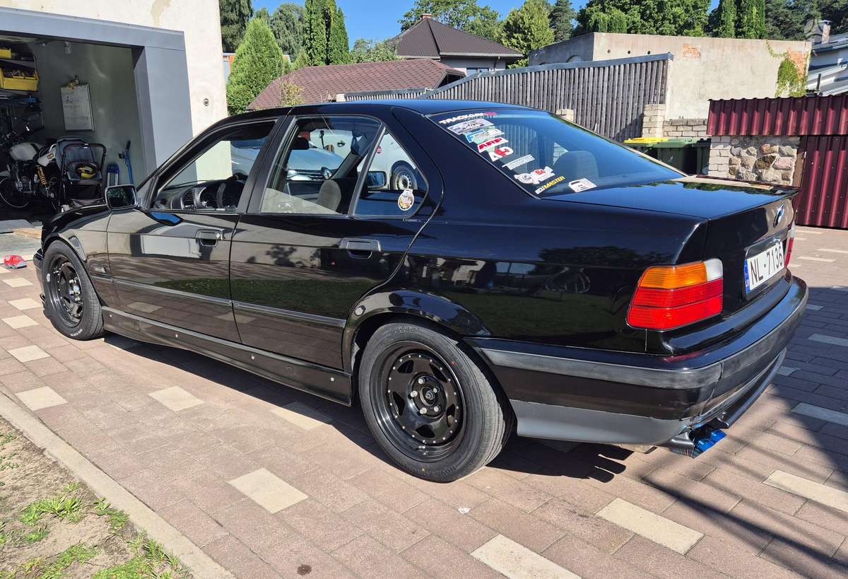 BMW 325, 2.5 l., Седан