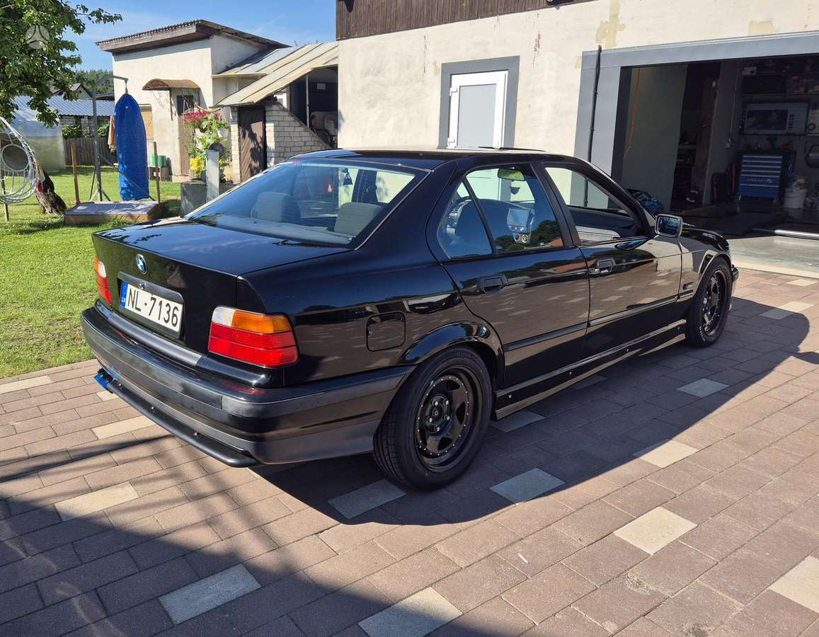 BMW 325, 2.5 l., Седан