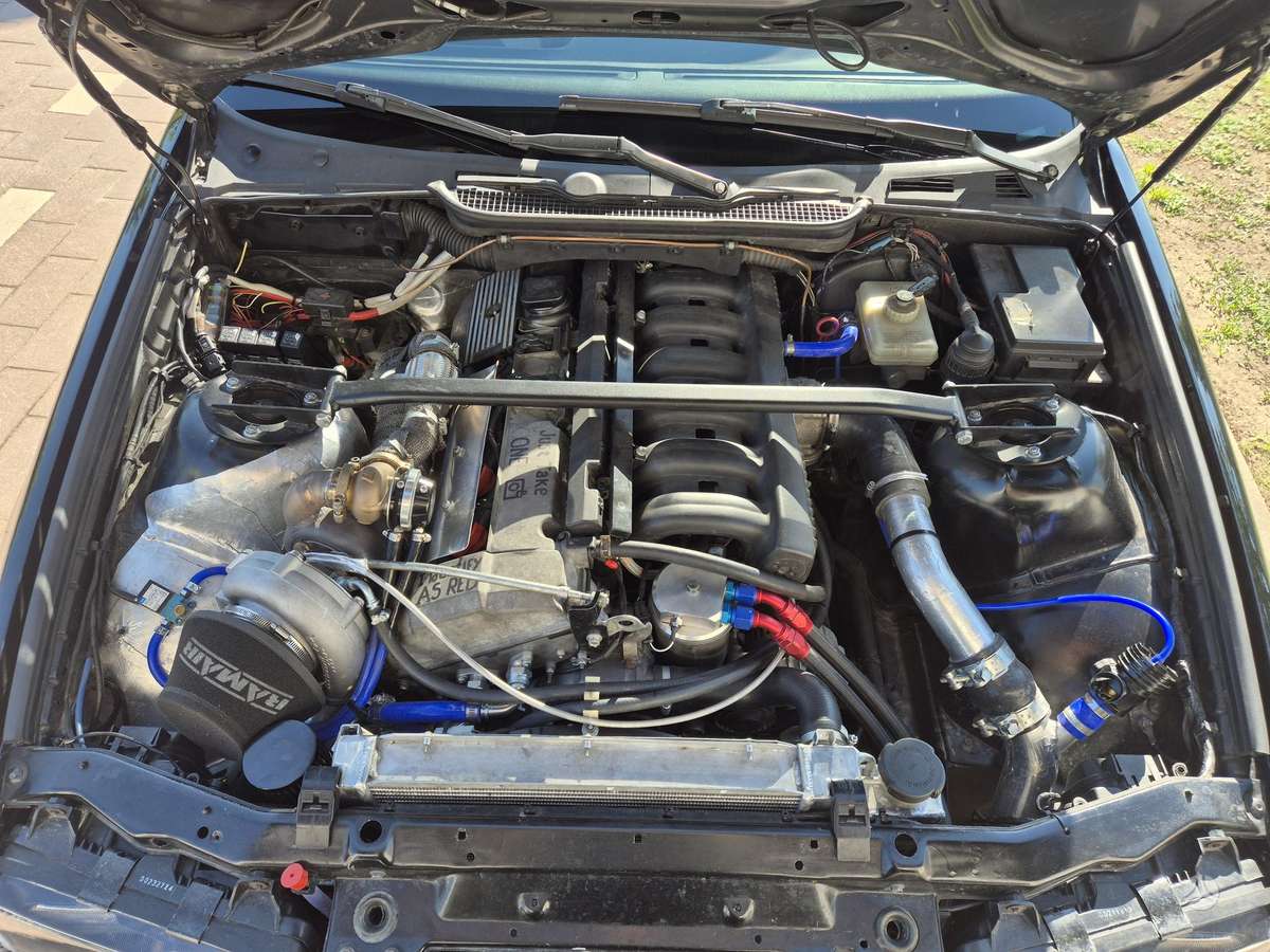 BMW 325, 2.5 l., Седан