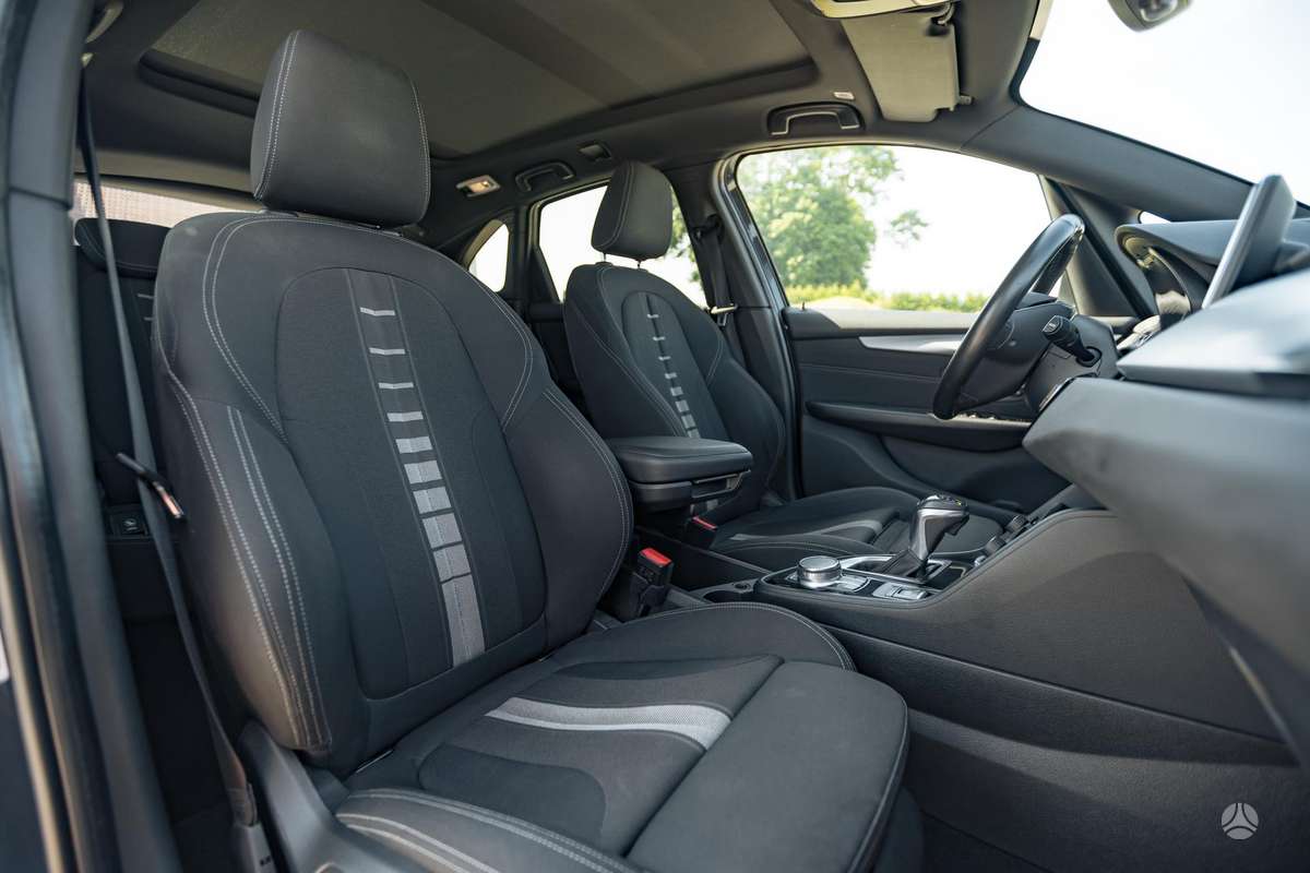 BMW 225 Active Tourer, universalas