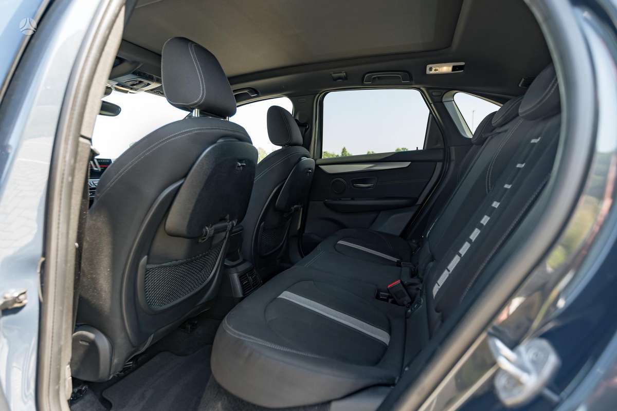 BMW 225 Active Tourer, universalas