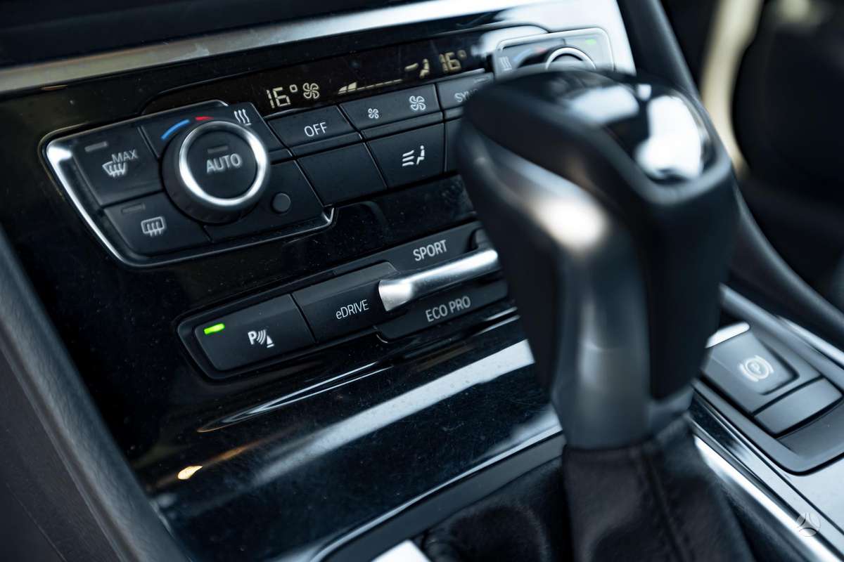 BMW 225 Active Tourer, universalas