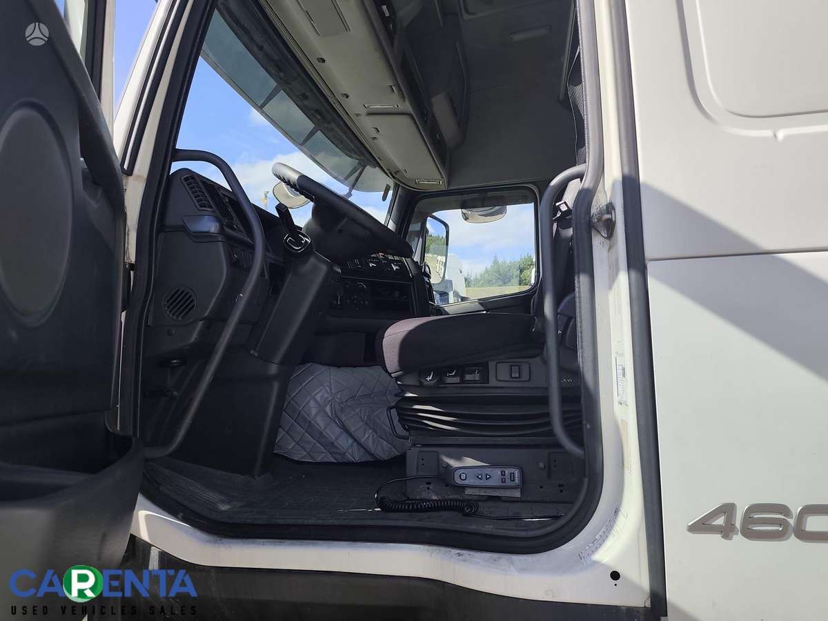 Volvo FH 42T, double sleeper