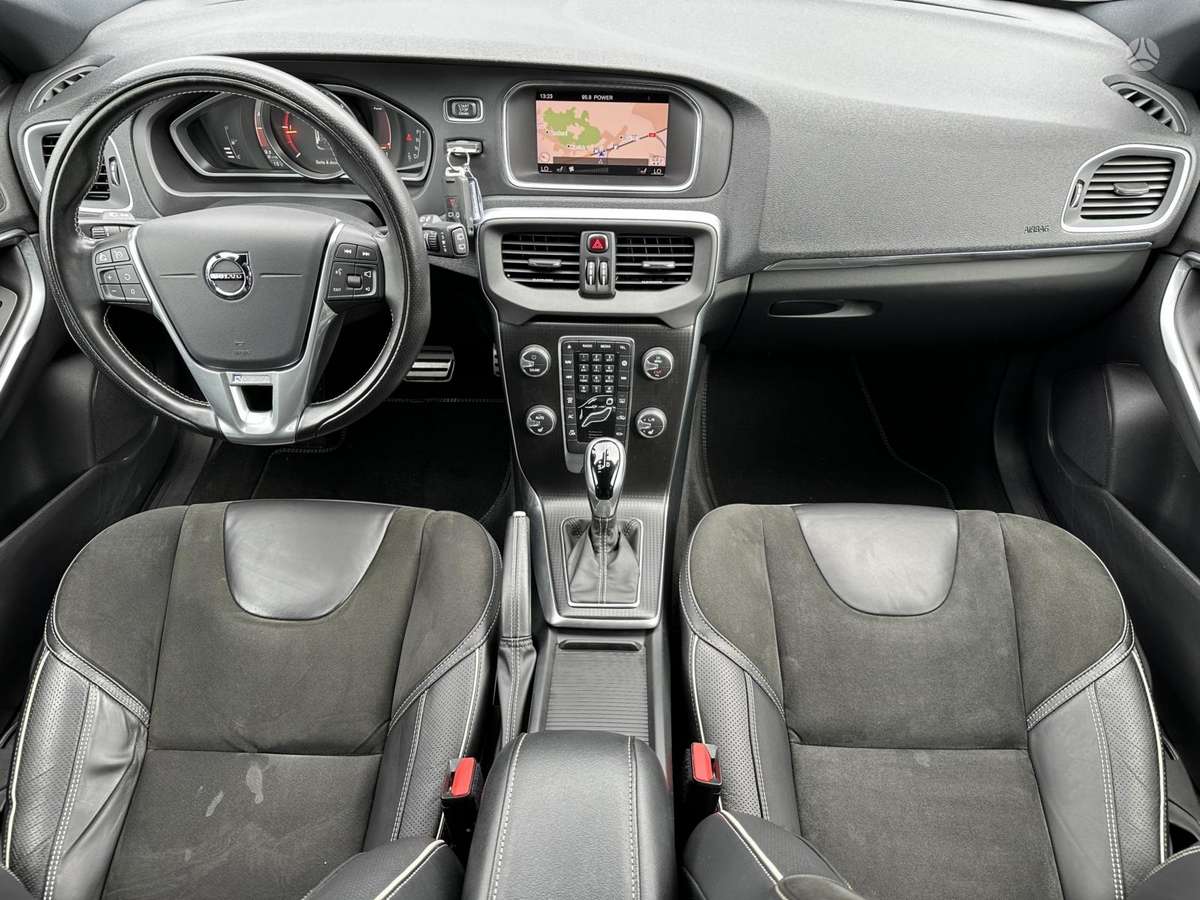 Volvo V40, 2.0 l., hatchback