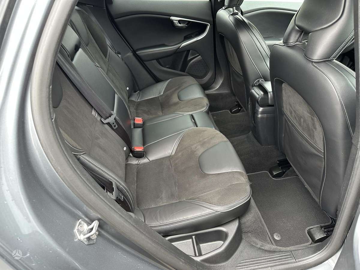 Volvo V40, 2.0 l., hatchback