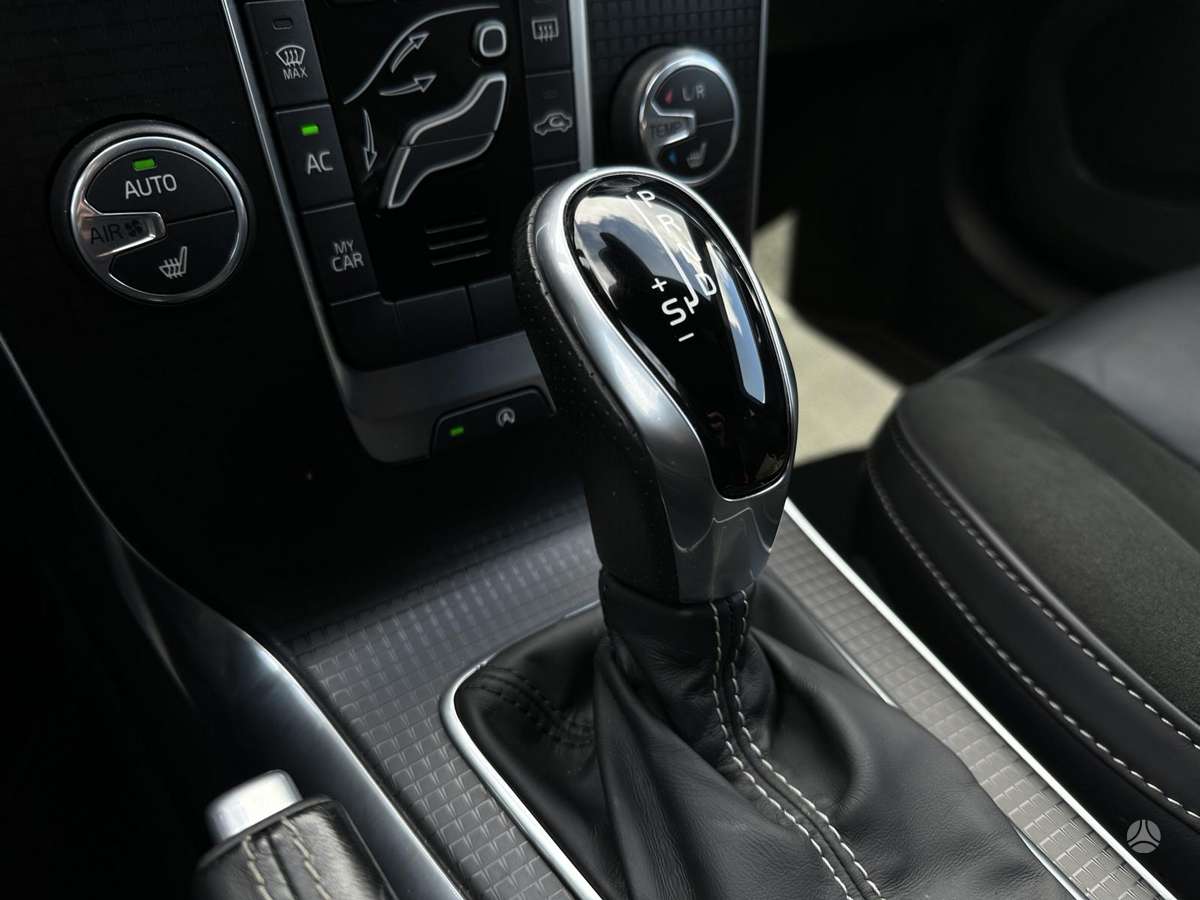 Volvo V40, 2.0 l., hatchback