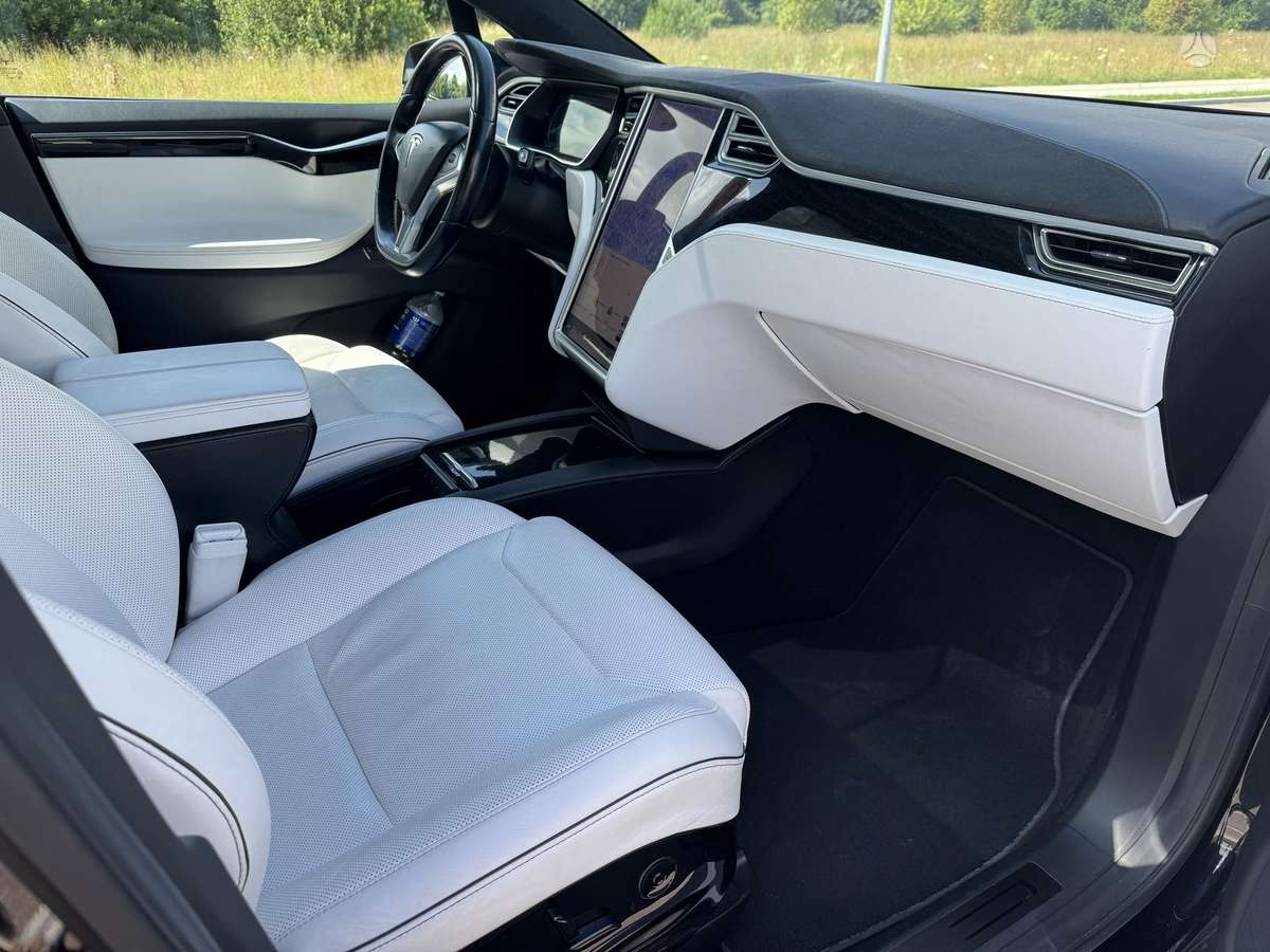 Tesla Model X, 90 kWh, off-road / crossover