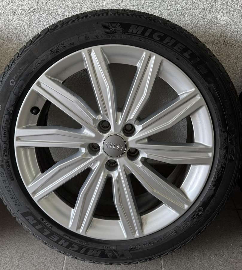 Audi A6 C8 su Michelin padangomis, light alloy, R19