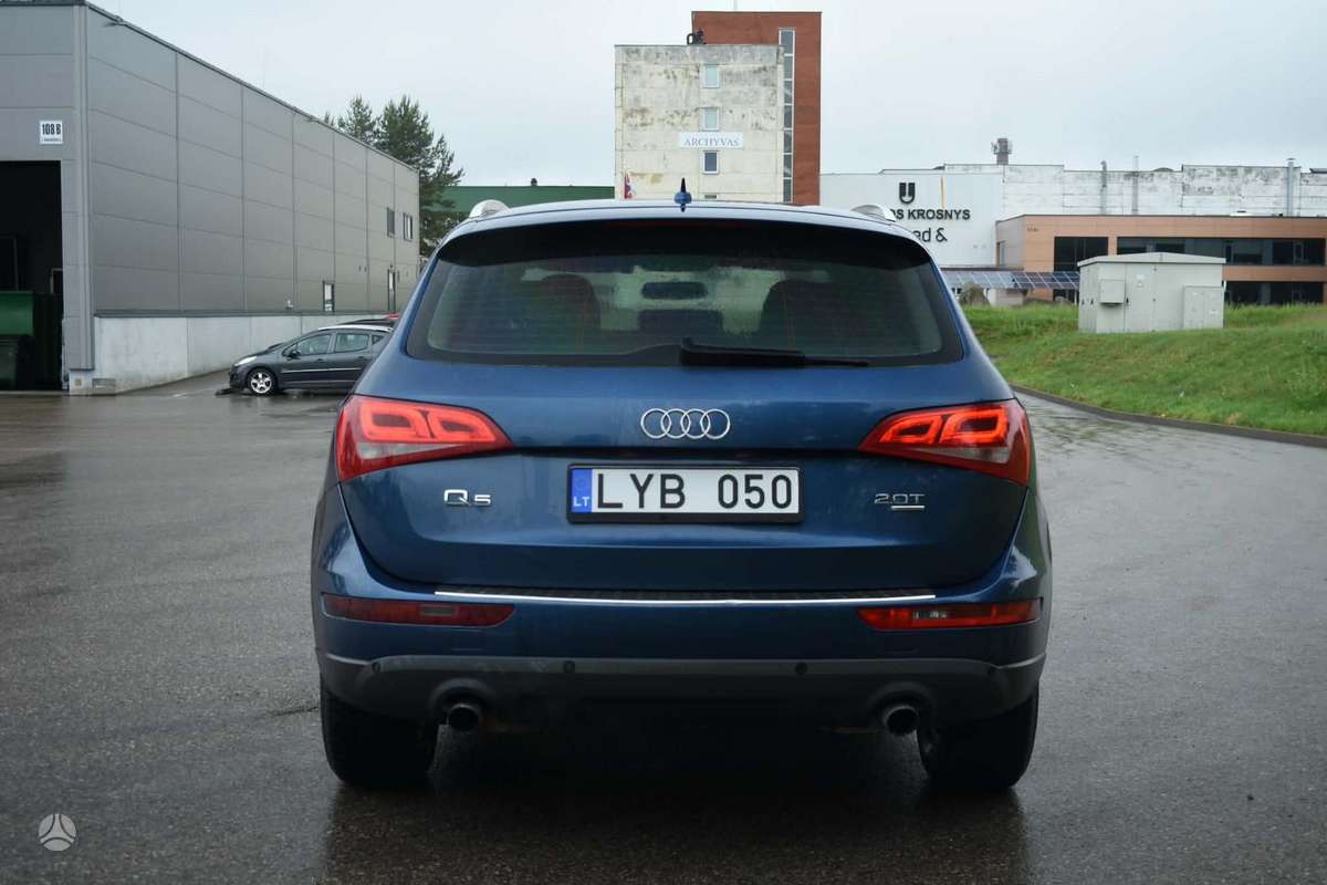 Audi Q5, 2.0 l., off-road / crossover