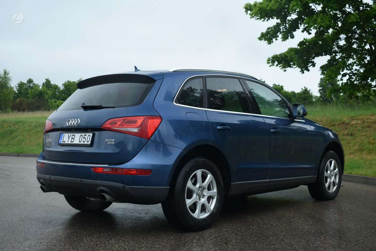 Audi Q5, 2.0 l., off-road / crossover