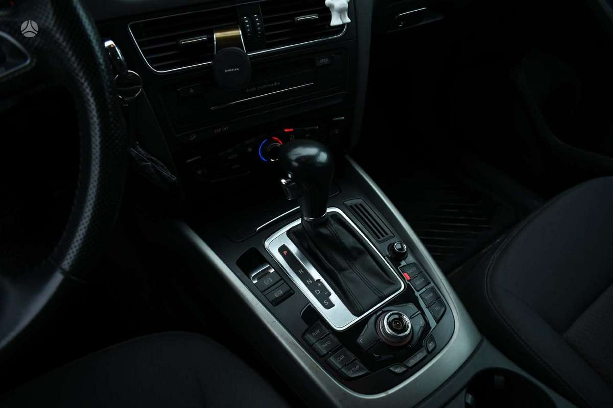 Audi Q5, 2.0 l., off-road / crossover