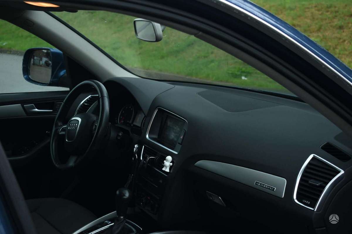 Audi Q5, 2.0 l., off-road / crossover