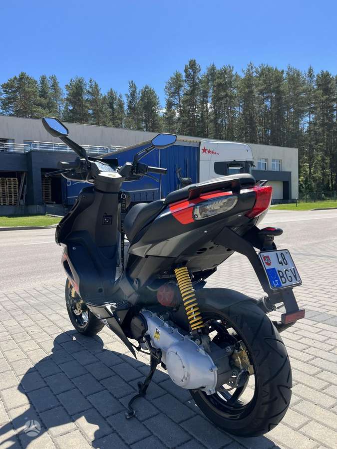 Aprilia SR 49cc, scooters / mopeds