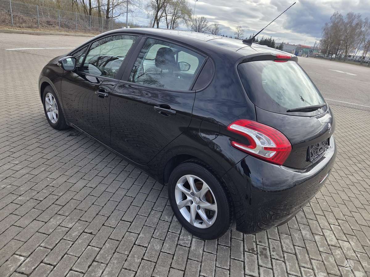 Peugeot 208, 1.2 l., hatchback
