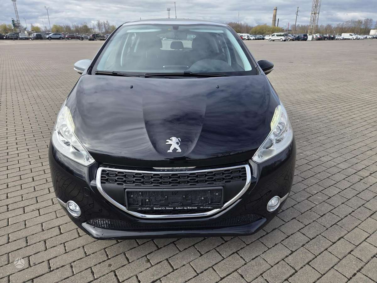 Peugeot 208, 1.2 l., hatchback