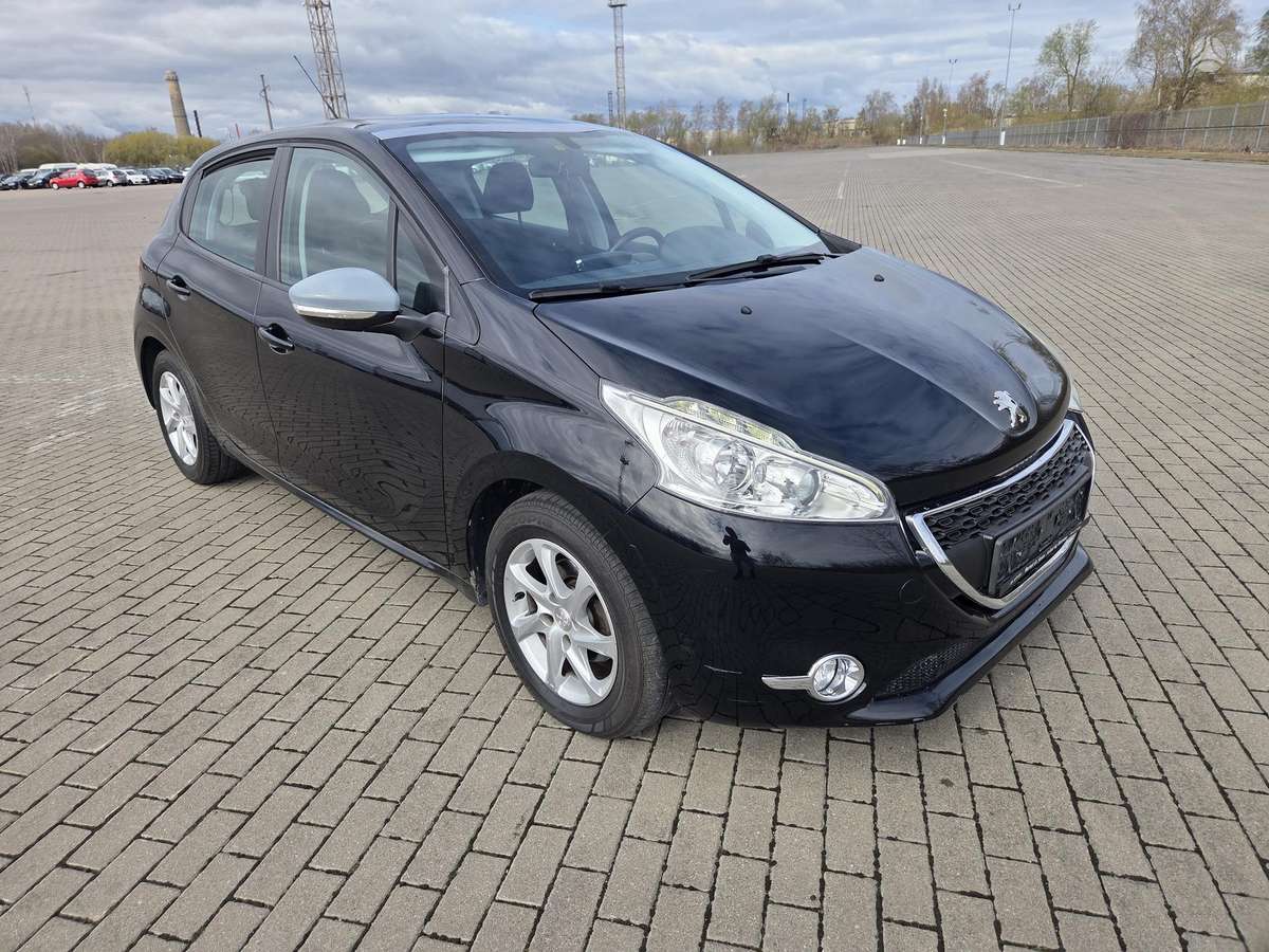 Peugeot 208, 1.2 l., hatchback