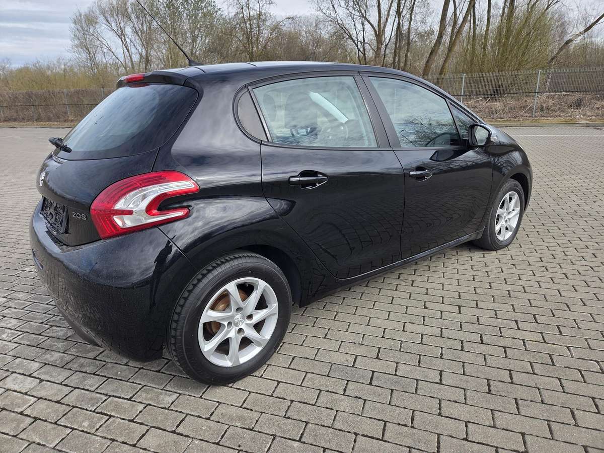 Peugeot 208, 1.2 l., hatchback