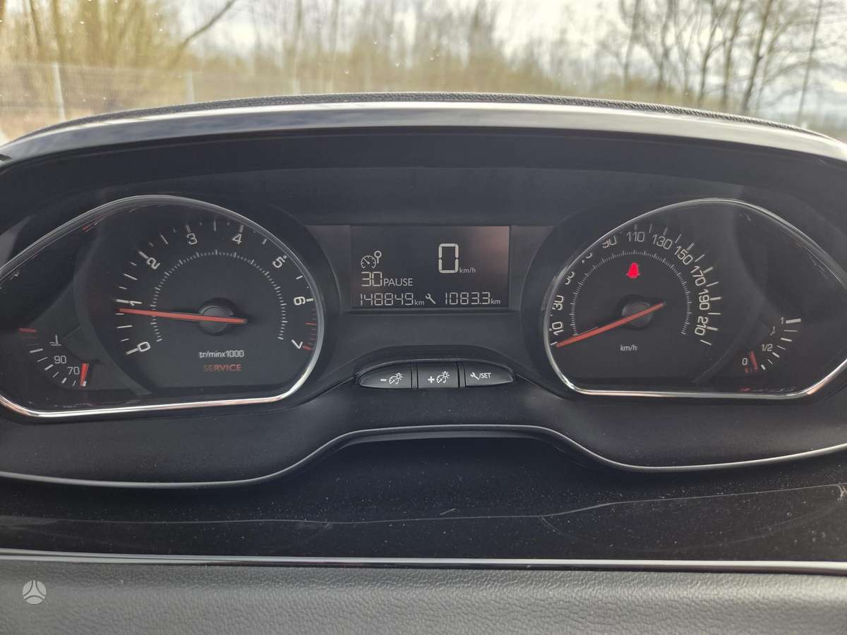 Peugeot 208, 1.2 l., hatchback