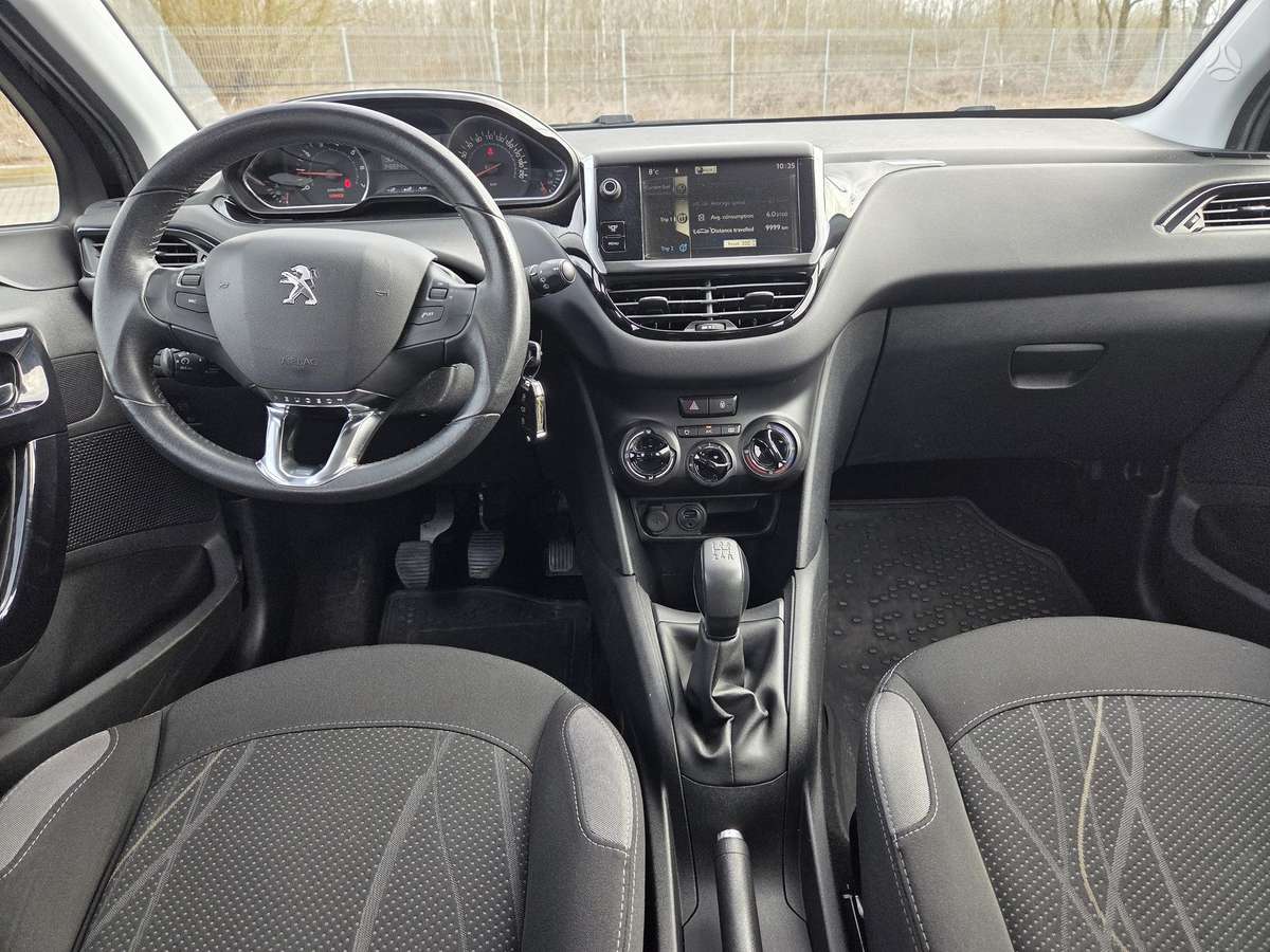 Peugeot 208, 1.2 l., hatchback