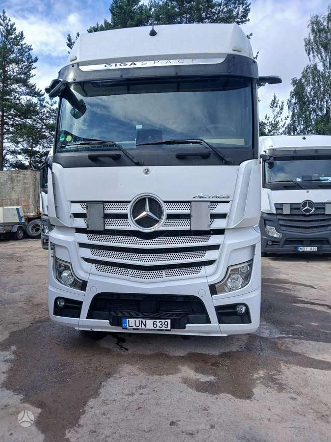 Mercedes-Benz Actros, double sleeper