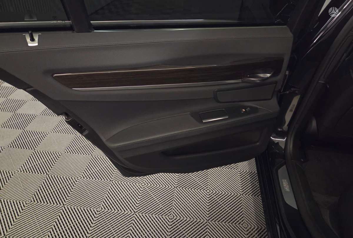 BMW 740, 3.0 l., Седан