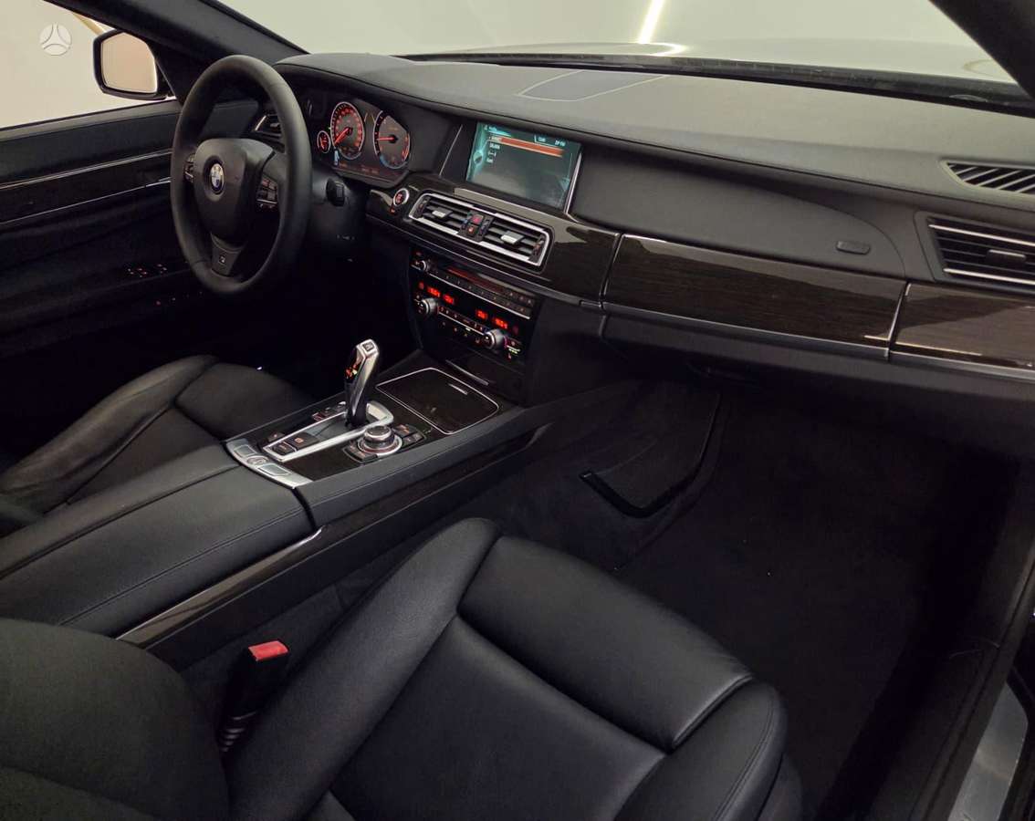 BMW 740, 3.0 l., Седан