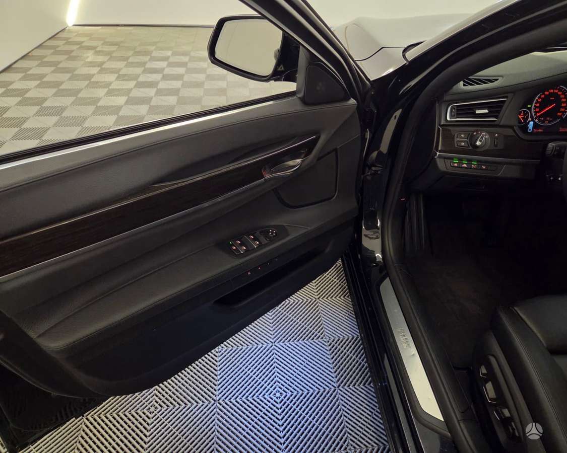 BMW 740, 3.0 l., Седан