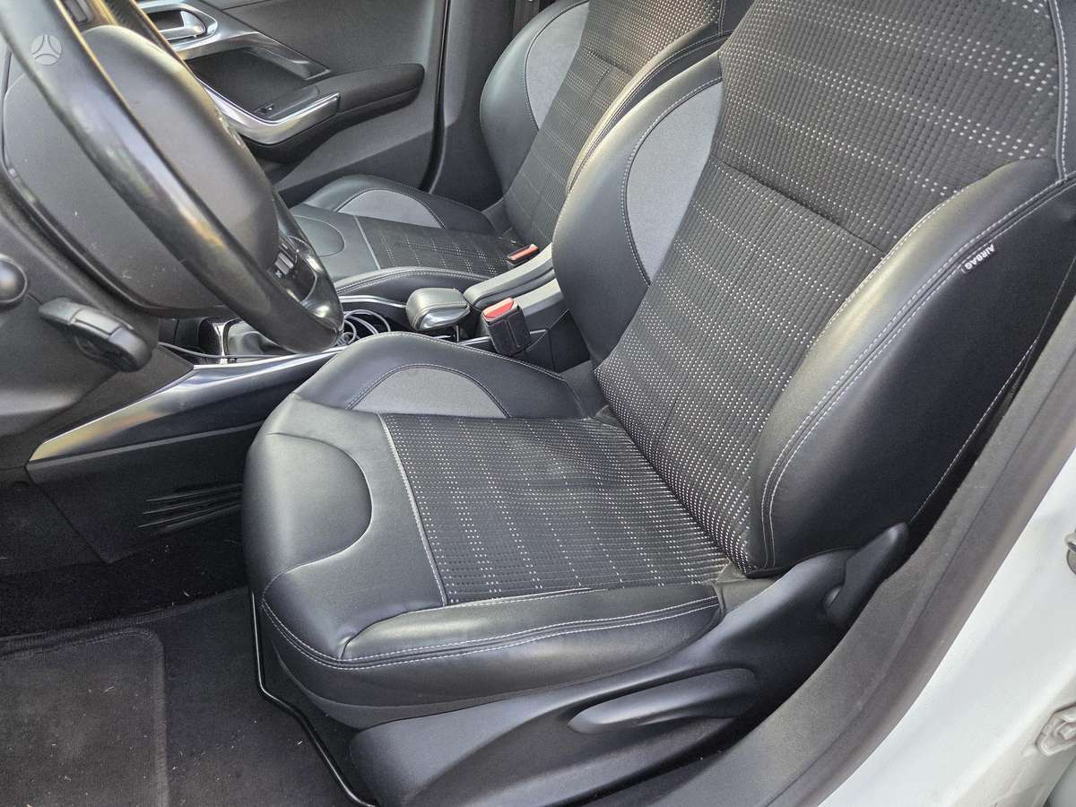 Peugeot 2008 - 6