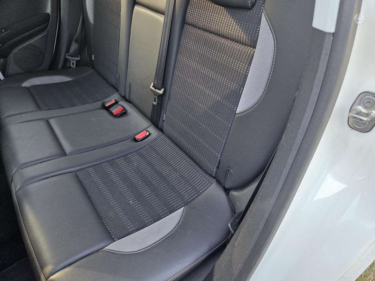 Peugeot 2008 - 7